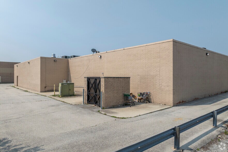 More Photos Of 13343 Cicero Ave, Crestwood Health Club For Lease