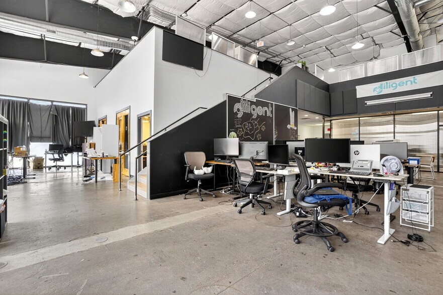 More Photos Of 2400 E Cesar Chavez St, Austin Loft Creative Space For Lease