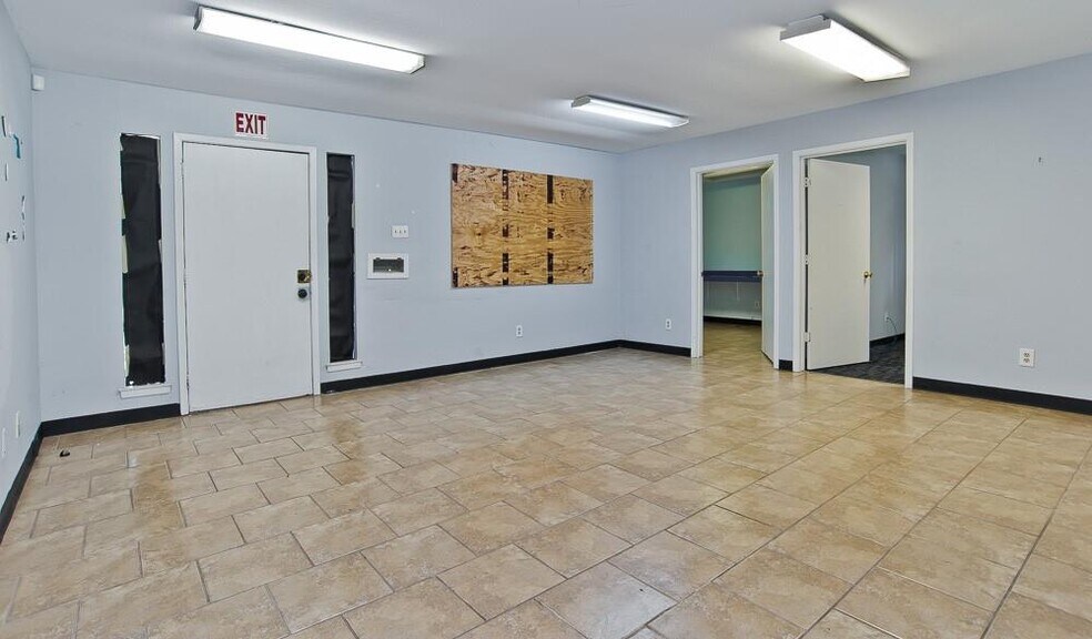 More Photos Of 711 Sunset Ave, Dallas Storefront For Sale