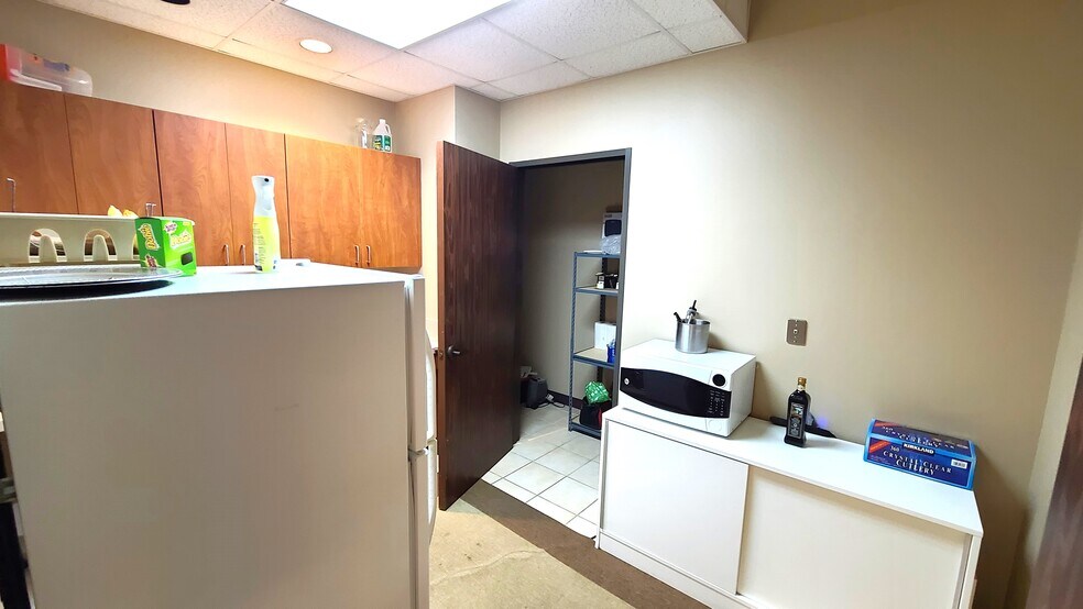 More Photos Of 2505 S Park Ave, Pearland Medical For Lease