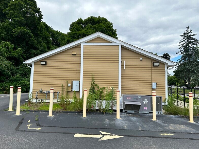 More Photos Of 13 Pleasant St, Spencer Restaurant For Sale