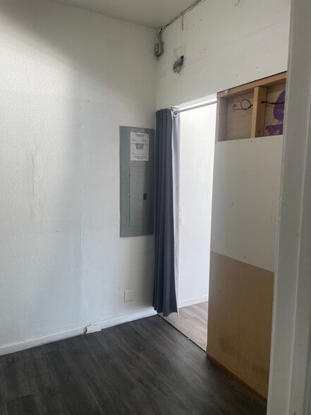 More Photos Of 16438-16460 S Cambridge Dr, Lathrop General Retail For Lease