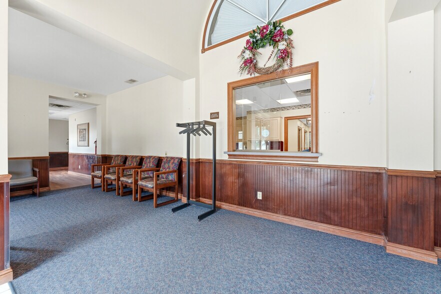 More Photos Of 1703 Locust Ave, Fairmont Medical For Sale