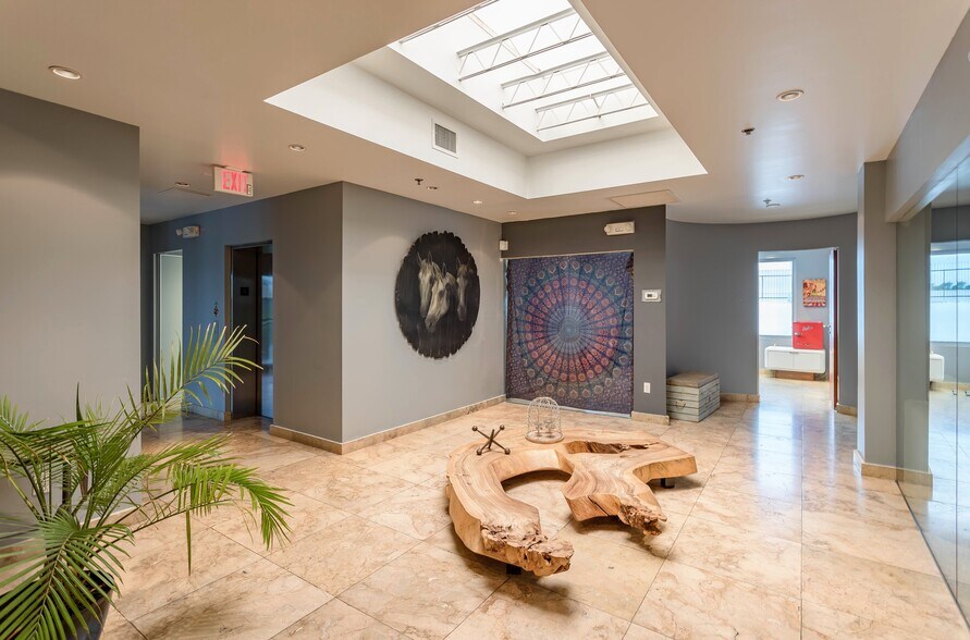 More Photos Of 5020 Biscayne Blvd, Miami Movie Radio TVStudio For Sale