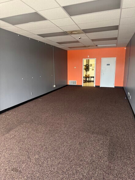 More Photos Of 405-523 E 24 Hwy, Independence Unknown For Lease
