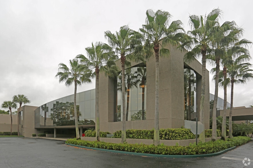 More Photos Of 5801 Congress Ave, Boca Raton Flex For Sale