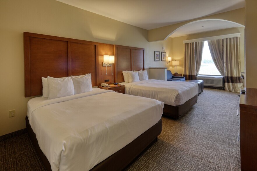 More Photos Of 1055 McNee Rd, Houston Hotel For Sale