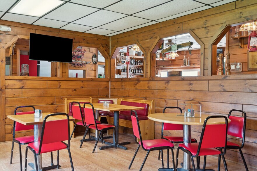 More Photos Of 456 US-5, Fairlee Restaurant For Sale