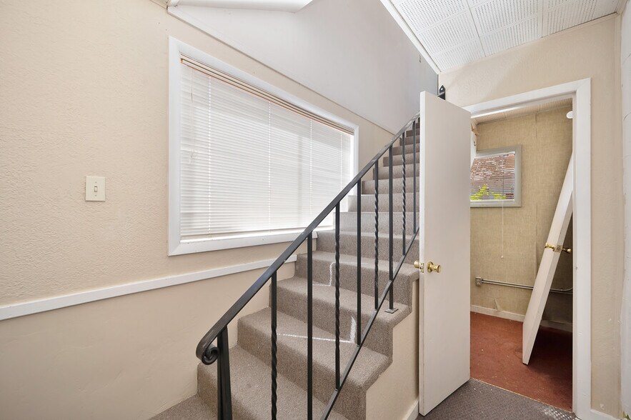 More Photos Of 1407-1409 Lincoln Way, Auburn Office For Sale