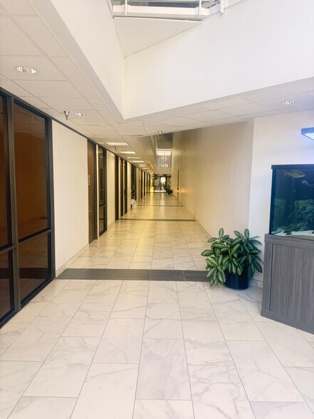 More Photos Of 8313 Southwest Fwy, Houston Unknown For Lease