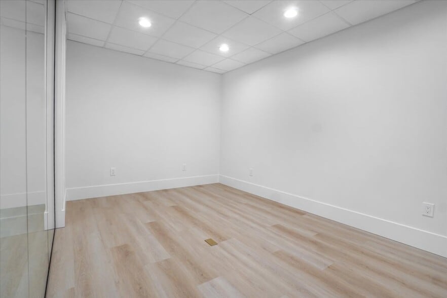 More Photos Of 1240 N Jefferson St, Anaheim Warehouse For Sale