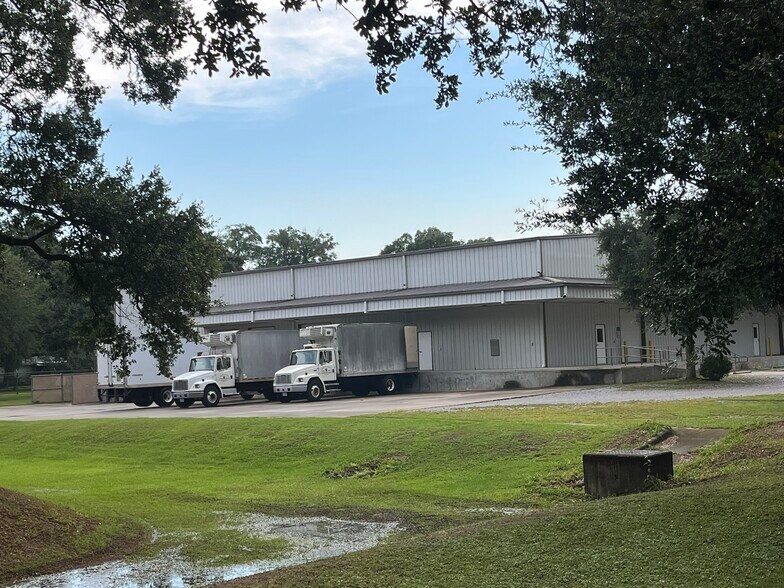 More Photos Of 2400 W Herman St, Pensacola Warehouse For Sale