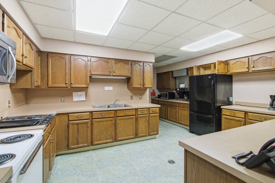 More Photos Of 89 Nolan Rd, Penfield General Retail For Sale