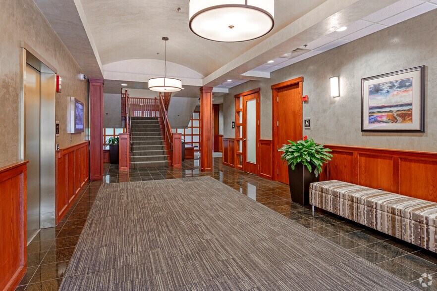 More Photos Of 1903-1907 E Wayzata Blvd, Wayzata Unknown For Lease