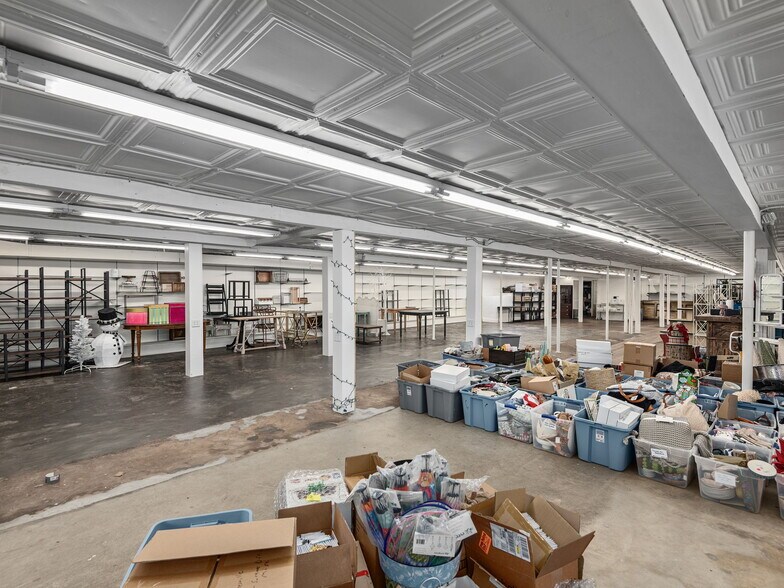 More Photos Of 101 N Main St, Waynesville General Retail For Sale