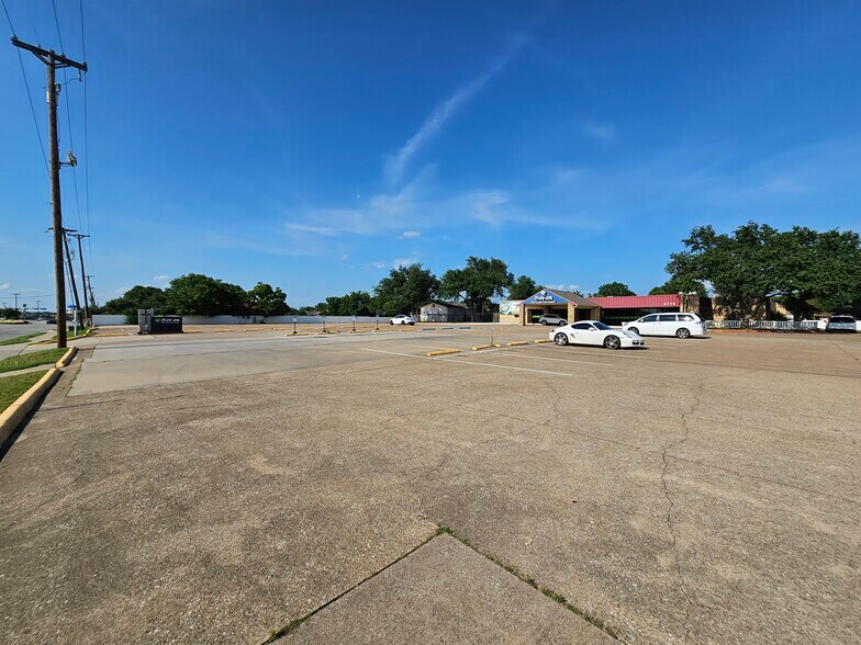 More Photos Of 3114 Old Denton Rd, Carrollton Specialty For Sale