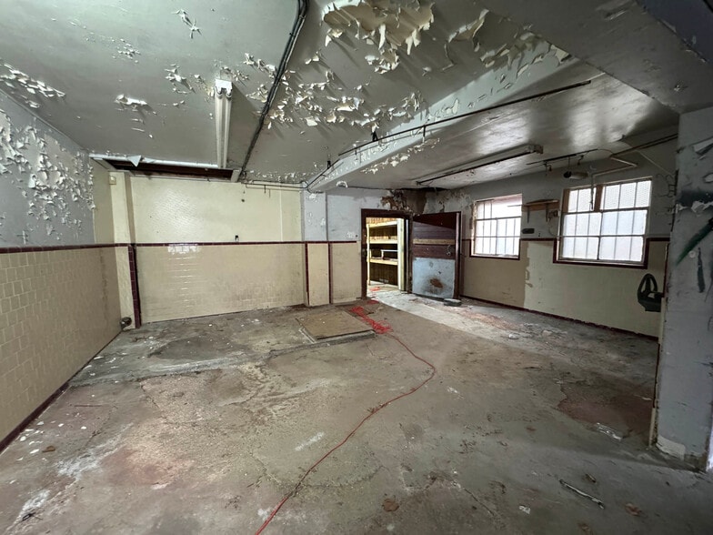 More Photos Of 1207 Hollins St, Baltimore Industrial For Sale