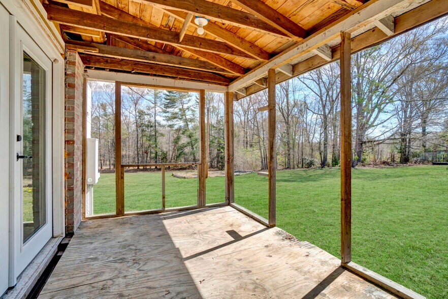 More Photos Of 12117 Highway 221, Woodruff Office For Sale