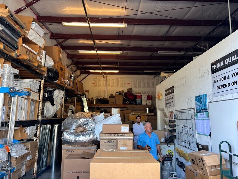 More Photos Of 3945 Tollhouse Dr, Naples Warehouse For Lease