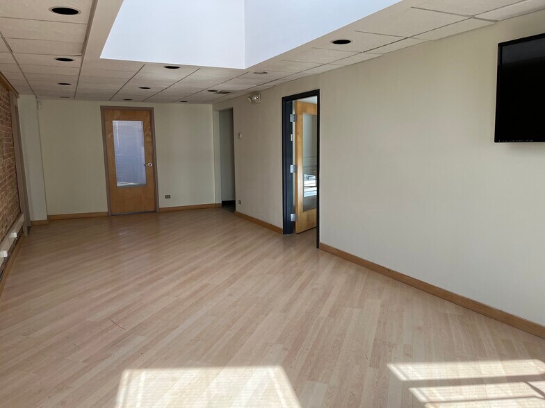 More Photos Of 6613-6621 Ogden Ave, Berwyn Storefront Retail Office For Sale
