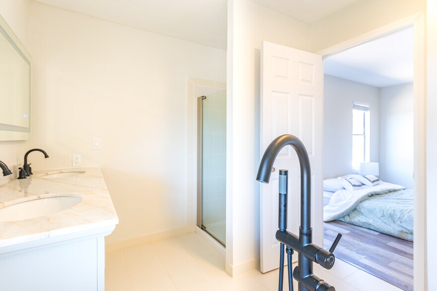 More Photos Of 19191 High Glen Rd, Alpine Specialty For Sale