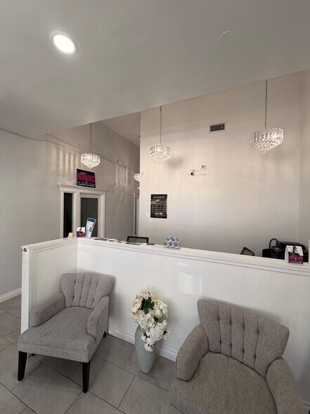 More Photos Of 566 W Lancaster Blvd, Lancaster Office For Sale