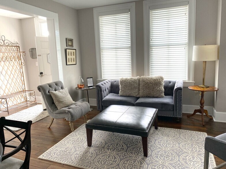 More Photos Of 2 S Court St, Luray Hotel For Sale