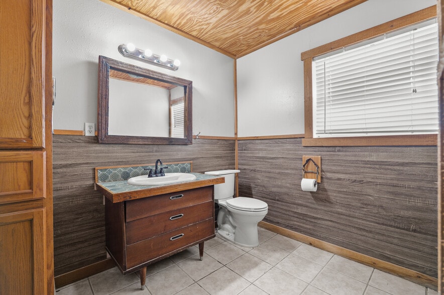 More Photos Of 2330 Schuwirth Rd, Converse Warehouse For Lease