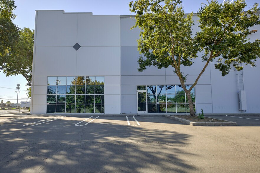 More Photos Of 1733 Morgan Rd, Modesto Warehouse For Lease