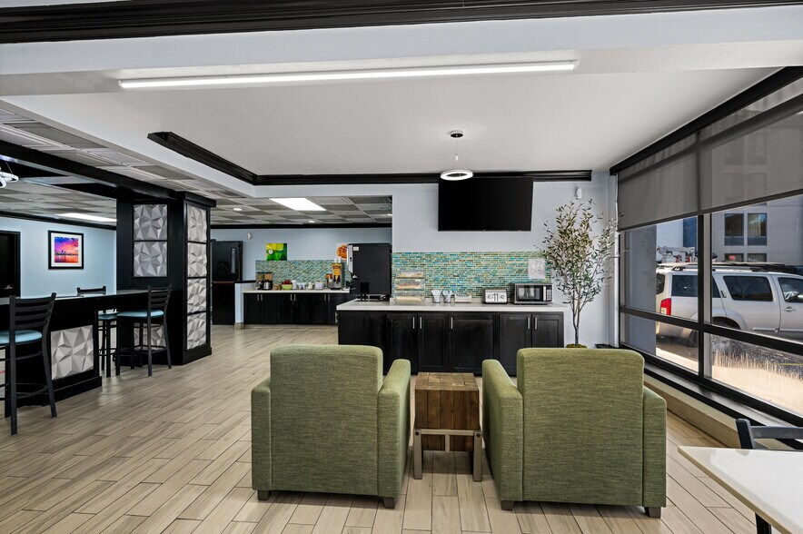 More Photos Of 500 W 29th St, North Little Rock Hotel For Sale