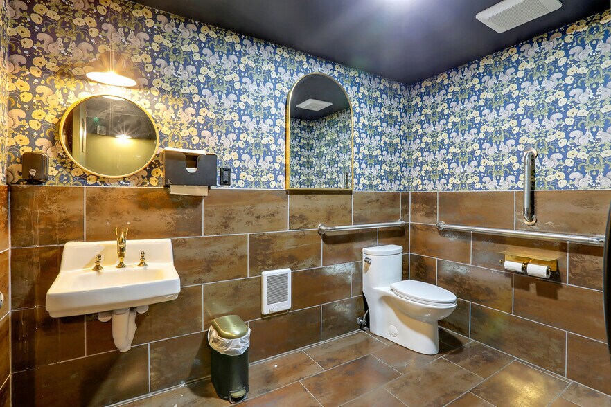 More Photos Of 21 O'neil St, Kingston Restaurant For Sale