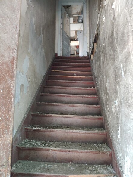 More Photos Of 1010-1016 E Main St, Columbus Storefront Retail Residential For Sale