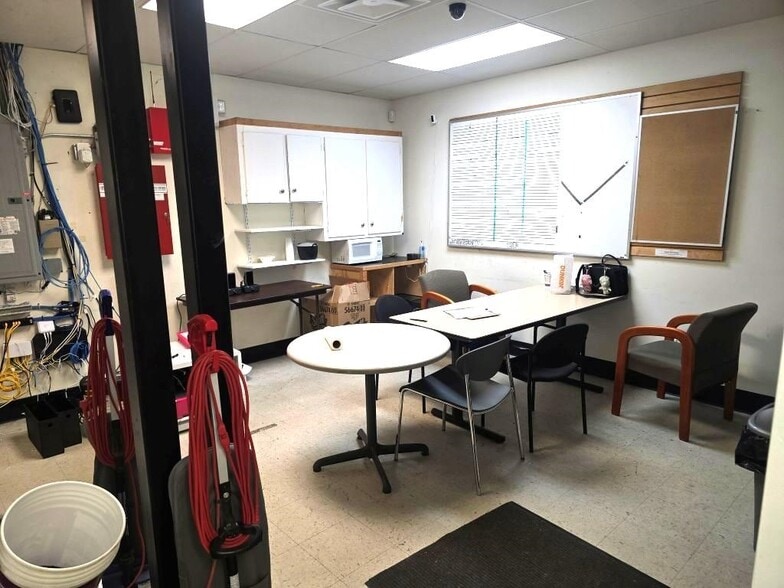 More Photos Of 126 Washington St, Claremont Storefront For Lease