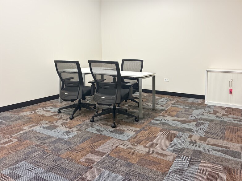 More Photos Of 2815 Forbs Ave, Hoffman Estates Coworking Space
