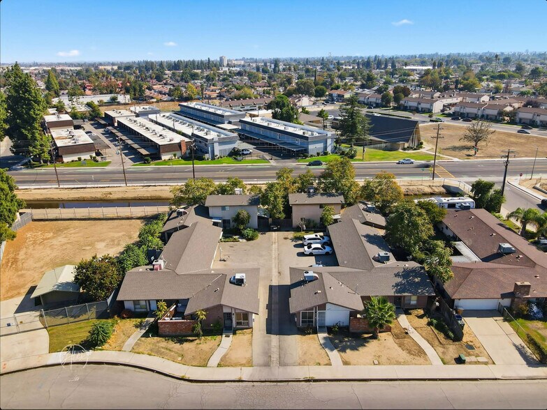 More Photos Of 1912 Hasti Acres Dr, Bakersfield Multifamily For Sale