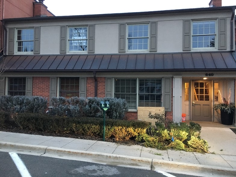 More Photos Of 600-640 N Old Woodward Ave, Birmingham Office For Lease