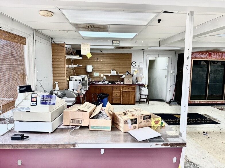 More Photos Of 209 17th St SW, Massillon General Retail For Sale