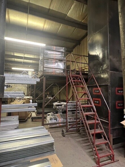 More Photos Of 101 E Chestnut St, Chilton Industrial For Sale