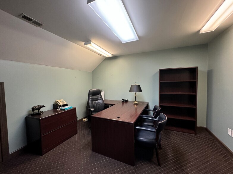 More Photos Of 2413 Robeson St, Fayetteville Office For Lease