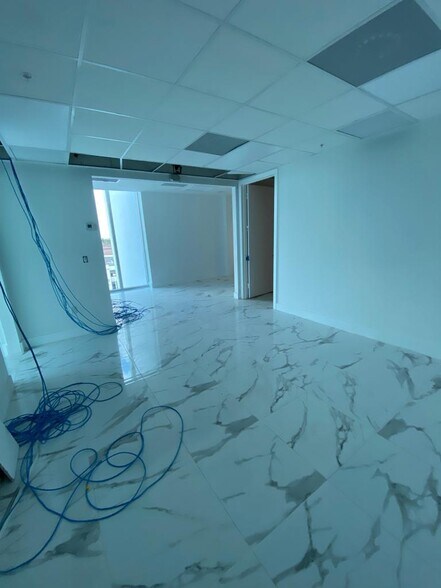 More Photos Of 10450 NW 33rd St, Doral Office For Sale