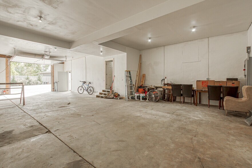 More Photos Of 1730 W 39th Ave, Kansas City Light Distribution For Sale