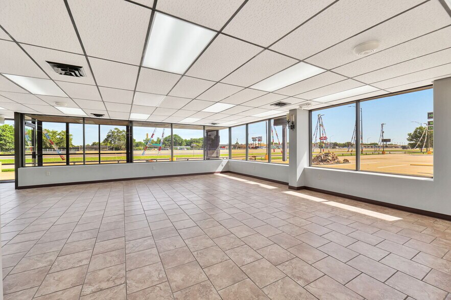 More Photos Of 11209 W Kellogg, Wichita Auto Dealership For Sale