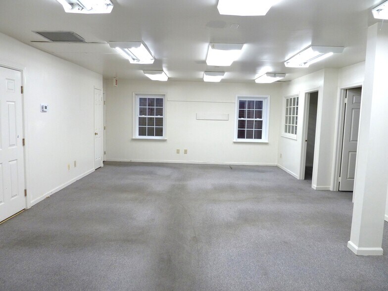 More Photos Of 1682 E Gude Dr, Rockville Office For Sale