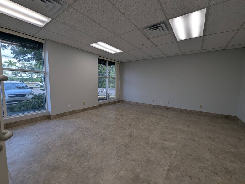 More Photos Of 701 NW Federal Hwy, Stuart Medical For Lease