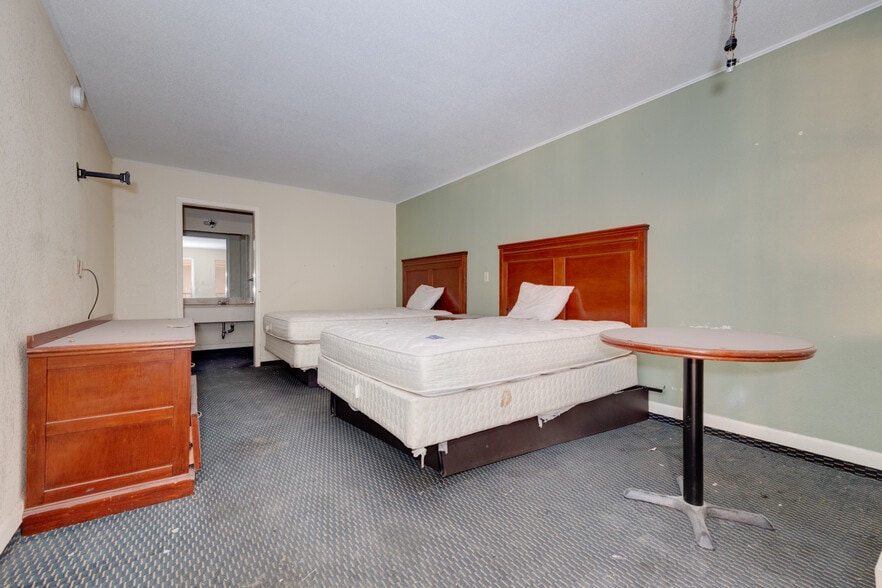 More Photos Of 2915 E Interstate 40, Amarillo Hotel For Sale