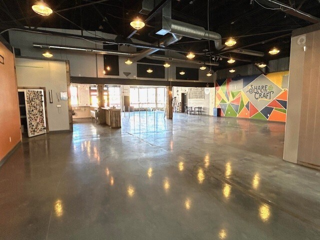 More Photos Of 419 N Walnut St, Bloomington Storefront For Sale