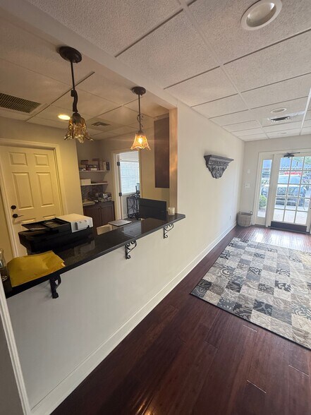 More Photos Of 1680-1684 Metropolitan Cir, Tallahassee Loft Creative Space For Lease