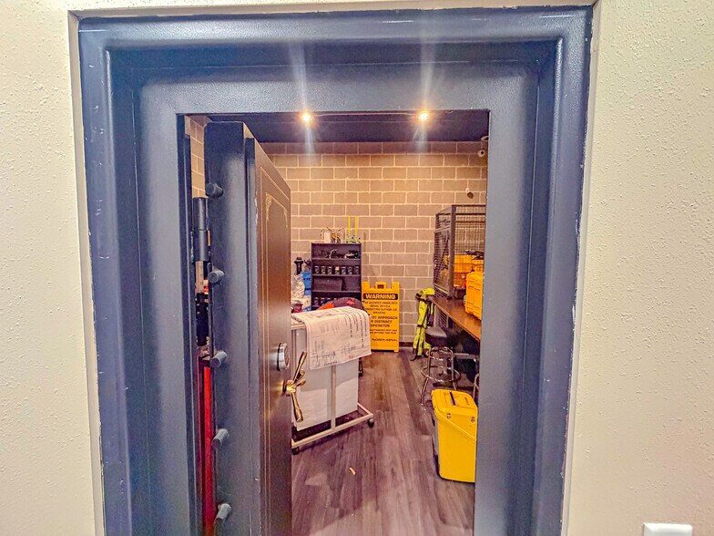 More Photos Of 2014 Airport Rd, Conroe Unknown For Lease