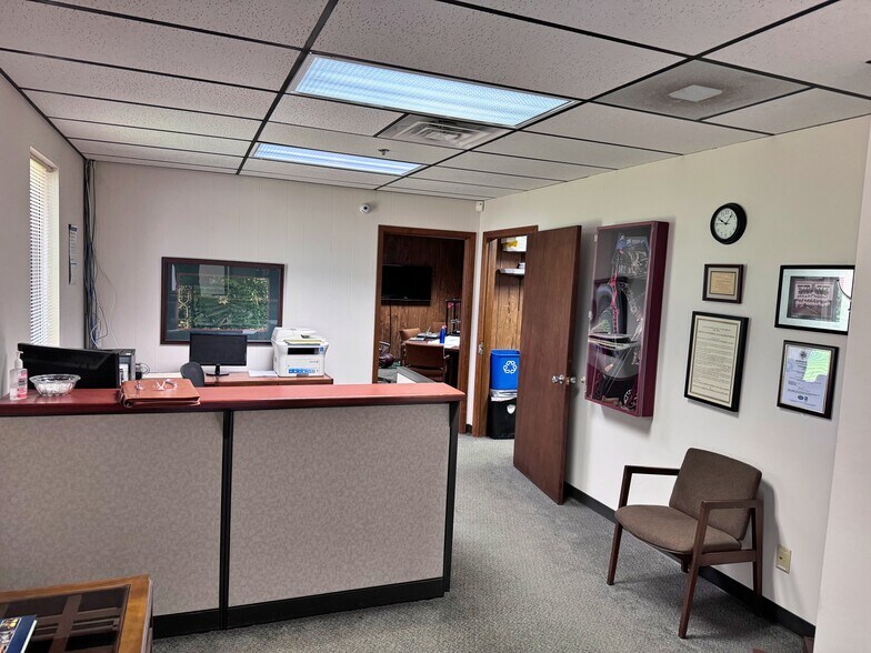 More Photos Of 5191 27th Ave, Rockford Manufacturing For Lease