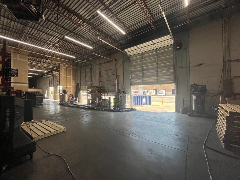 More Photos Of 4130-4150 Will Rogers Pky, Oklahoma City Warehouse For Lease